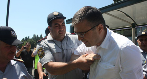 The police detains Ilgar Mamedov. 2012. Photo by Turkhan Karimov from Radio Azadlyg archive (RFE/RL), www.radioazadlyg.org The police detains Ilgar Mamedov. 2012. Photo by Turkhan Karimov from Radio Azadlyg archive (RFE/RL), www.radioazadlyg.org
