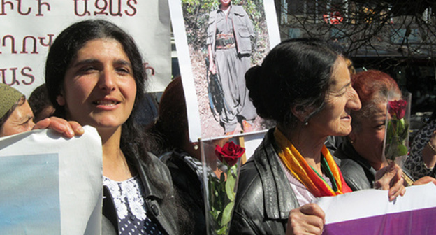Kurdish women at the protest action in Yerevan. Photo by Tigran Petrosyan for the "Caucasian Knot" Kurdish women at the protest action in Yerevan. Photo by Tigran Petrosyan for the "Caucasian Knot"