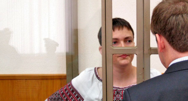 Nadezhda Savchenko talks to the advocate Ilya Novikov at the Donetsk City Court, March 3, 2016. Photo by Konstantin Volgin for the "Caucasian Knot" Nadezhda Savchenko talks to the advocate Ilya Novikov at the Donetsk City Court, March 3, 2016. Photo by Konstantin Volgin for the "Caucasian Knot"