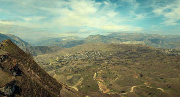 A view of the villages of Kharakhi and Orota from the Kharik area. Photo: Eldar Rasulov, http://odnoselchane.ru/?page=photos_of_category&amp;sect=1318&amp;com=photogallery
