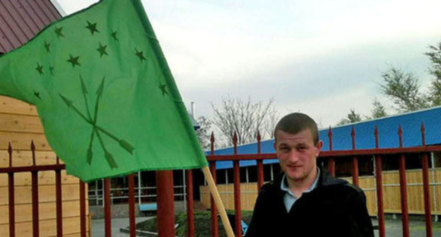 A man with Circassian flag, Cherkessk, April 25, 2013. Photo by Asya Kapaeva for the ‘Caucasian Knot’. A man with Circassian flag, Cherkessk, April 25, 2013. Photo by Asya Kapaeva for the ‘Caucasian Knot’.