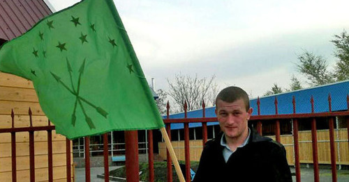 A man with Circassian flag, Cherkessk, April 25, 2013. Photo by Asya Kapaeva for the ‘Caucasian Knot’. A man with Circassian flag, Cherkessk, April 25, 2013. Photo by Asya Kapaeva for the ‘Caucasian Knot’.
