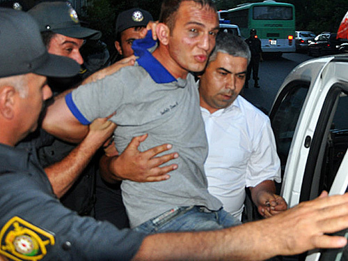 Rovshan Nasirli at detention by police. Baku, June 19, 2010. Photo by www.irfs.az
Rovshan Nasirli at detention by police. Baku, June 19, 2010. Photo by www.irfs.az