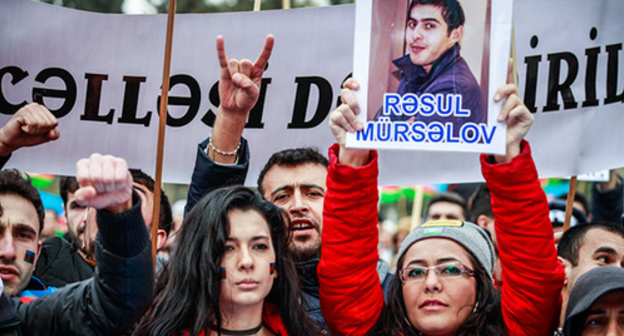 Rally participant holds portrait of political prisoner, Baku, March 125, 2015. Photo by Aziz Karimov for the ‘Caucasian Knot’.  