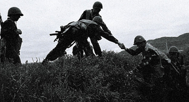 Armenian soldiers in Nagorno-Karabakh (1994). Photo by http://ru.wikipedia.org 