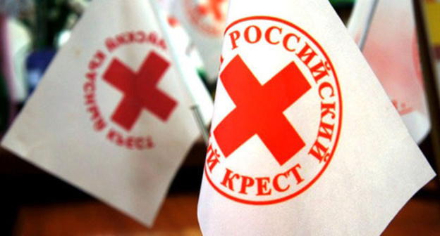 Flags with logo of International Red Cross. Photo: http://www.novorosinform.org/news/id/29120 Flags with logo of International Red Cross. Photo: http://www.novorosinform.org/news/id/29120