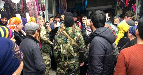 Discontent of local traders was caused by policemen's raids in Khasavyurt and confiscations of Turkish-made foodstuffs and textile goods. Photo by Magomed Magomedov for the ‘Caucasian Knot’. Discontent of local traders was caused by policemen's raids in Khasavyurt and confiscations of Turkish-made foodstuffs and textile goods. Photo by Magomed Magomedov for the ‘Caucasian Knot’.