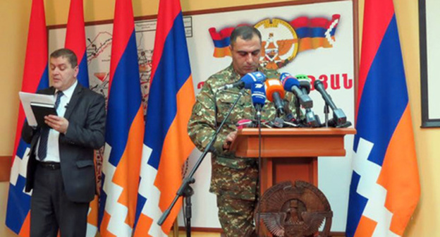 Colonel Victor Arustamyan, the head of the operative unit of the NKR Defense Army (to the right). Stepanakert, Nagorno-Karabakh. April 4, 2016. Photo by Alvard Grigoryan for the "Caucasian Knot"