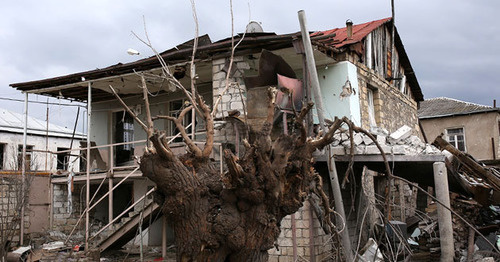 A house near the city of Madakert, detstroyed by the shelling. Nagorno-Karabakh, April 3, 2016. Photo: © PAN Photo / Vahan Stepanyan A house near the city of Madakert, detstroyed by the shelling. Nagorno-Karabakh, April 3, 2016. Photo: © PAN Photo / Vahan Stepanyan