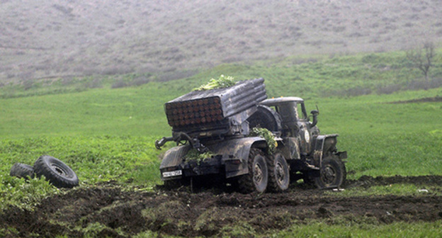 Military equipment near Madagis, NKR. Photo: © Sputnik/ АAsatur Yesayants, http://sputnikarmenia.ru/karabah/20160406/2807973.html