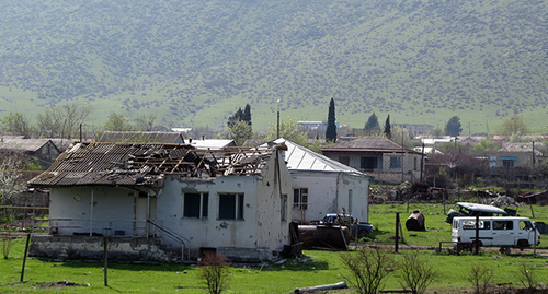 Some residential houses in Martakert were damaged during the shelling. Nagorno-Karabakh, April 6, 2016. Photo by Alvard Grigoryan for the "Caucasian Knot" Some residential houses in Martakert were damaged during the shelling. Nagorno-Karabakh, April 6, 2016. Photo by Alvard Grigoryan for the "Caucasian Knot"