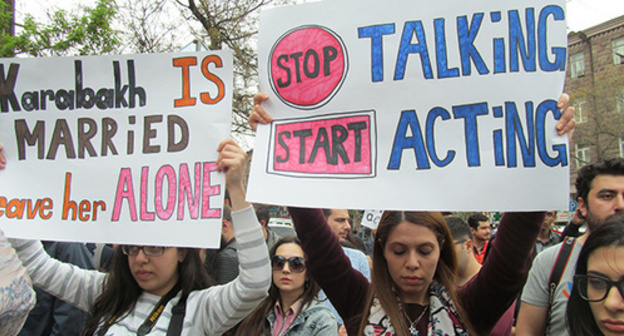 Protesters in Yerevan, ‘Stop talking – start acting’. Photo by Armine Martirosyan for the ‘Caucasian Knot’. Protesters in Yerevan, ‘Stop talking – start acting’. Photo by Armine Martirosyan for the ‘Caucasian Knot’.