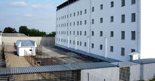 SIZO No. 1 in Nalchik. Photo: http://www.zapravakbr.ru/index.php?option=com_content&view=article&id=646:2015-05-18-11-13-59&catid=4:doc&Itemid=6 SIZO No. 1 in Nalchik. Photo: http://www.zapravakbr.ru/index.php?option=com_content&view=article&id=646:2015-05-18-11-13-59&catid=4:doc&Itemid=6