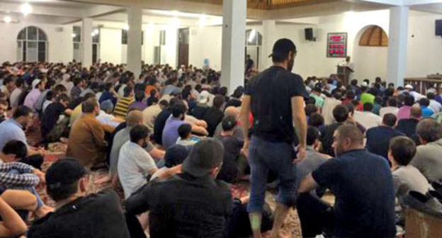 Parishioners in the mosque. Photo: http://rus.azattyq.mobi/ Parishioners in the mosque. Photo: http://rus.azattyq.mobi/