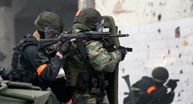 Law enforcement agents. Photo: http://www.riadagestan.ru/news/security/rezhim_kto_v_khasavyurtovskom_rayone_snyat/ Law enforcement agents. Photo: http://www.riadagestan.ru/news/security/rezhim_kto_v_khasavyurtovskom_rayone_snyat/