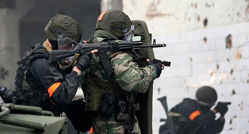 Law enforcement agents. Photo: http://www.riadagestan.ru/news/security/rezhim_kto_v_khasavyurtovskom_rayone_snyat/ Law enforcement agents. Photo: http://www.riadagestan.ru/news/security/rezhim_kto_v_khasavyurtovskom_rayone_snyat/