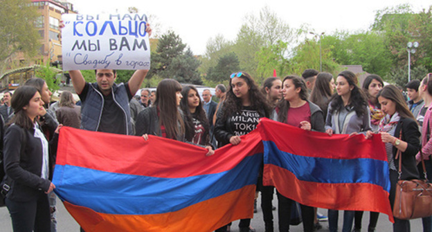 Rally participants in Yerevan. Photo by Tigran Petrosyan for the ‘Caucasian Knot’. Rally participants in Yerevan. Photo by Tigran Petrosyan for the ‘Caucasian Knot’.