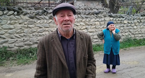 Iosif Elikashvili – resident of Koshka villange with his wife. Photo by Grigory Shvedov for the ‘Caucasian Knot’. Iosif Elikashvili – resident of Koshka villange with his wife. Photo by Grigory Shvedov for the ‘Caucasian Knot’.
