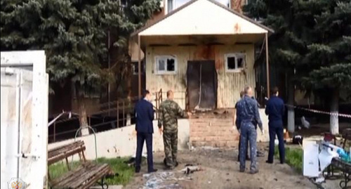 Law enforcers at the site of explosion near the ROVD for Novoselitsk District, Stavropol Territory. Photo: http://nac.gov.ru/kontrterroristicheskie-operacii/na-meste-vzryvov-v-stavropole-rabotayut.html Law enforcers at the site of explosion near the ROVD for Novoselitsk District, Stavropol Territory. Photo: http://nac.gov.ru/kontrterroristicheskie-operacii/na-meste-vzryvov-v-stavropole-rabotayut.html