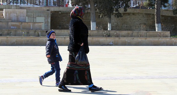 Woman in a headscarf with a child, Derbent, March 2015. Photo by the ‘Caucasian Knot’ correspondent Patimat Makhmudova. Woman in a headscarf with a child, Derbent, March 2015. Photo by the ‘Caucasian Knot’ correspondent Patimat Makhmudova.