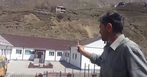 Ramazan Djalaldinov in his video message addressed to Vladimir Putin and describing corruption in the village of Kenkhi. Screenshot of a video by the user gazetachernovik https://www.youtube.com/watch?v=T_oDJXutJJc Ramazan Djalaldinov in his video message addressed to Vladimir Putin and describing corruption in the village of Kenkhi. Screenshot of a video by the user gazetachernovik https://www.youtube.com/watch?v=T_oDJXutJJc