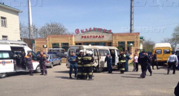 An intersection of Serova and Mimoz street in Stavropol after the explosion. Photo: http://bloknot-stavropol.ru/news/nazvali-prichinu-vzryva-v-passazhirskoy-marshrutke-735858