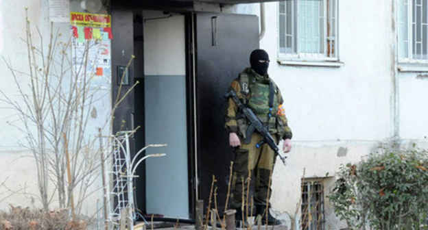A law enforcer during the special operation carried out in Musov Street. Photo http://nac.gov.ru/ A law enforcer during the special operation carried out in Musov Street. Photo http://nac.gov.ru/