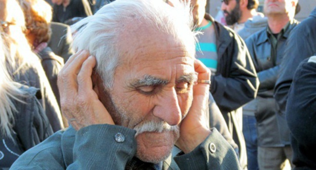 A participant of the protest action in Yerevan. April 22, 2015. Photo by Armine Martirosyan for the "Caucasian Knot"