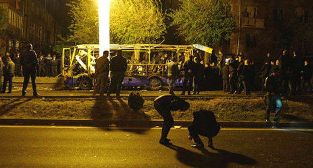 Bus blown up in Alabyan Street in Yerevan, April 25, 2016. Photo: © PAN Photo / Karo Sahakyan Bus blown up in Alabyan Street in Yerevan, April 25, 2016. Photo: © PAN Photo / Karo Sahakyan