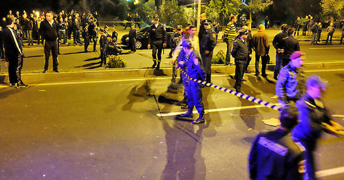 Bus blown up in Alabyan Street in Yerevan, April 25, 2016. Photo: © PAN Photo / Karo Sahakyan Bus blown up in Alabyan Street in Yerevan, April 25, 2016. Photo: © PAN Photo / Karo Sahakyan