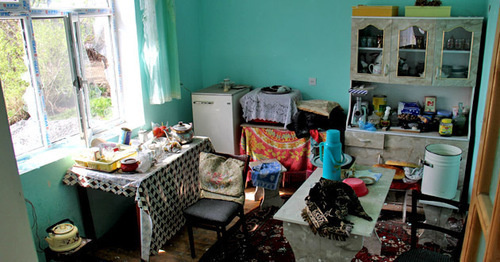 House damaged by the shelling, Terter District of Azerbaijan, April 3, 2016. Photo by Famil Makhmudbeily for the ‘Caucasian Knot’. House damaged by the shelling, Terter District of Azerbaijan, April 3, 2016. Photo by Famil Makhmudbeily for the ‘Caucasian Knot’.