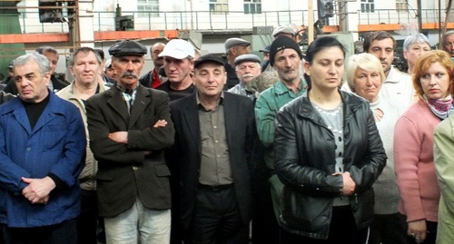 Workers of "Aviaagregat" factory take part in rally. Photo by Patimat Makhmudova for the ‘Caucasian Knot’. Workers of "Aviaagregat" factory take part in rally. Photo by Patimat Makhmudova for the ‘Caucasian Knot’.