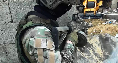 A law enforcer during CTO. Photo: http://nac.gov.ru/kontrterroristicheskie-operacii/v-hode-specoperaciy-v-dagestane-organami.html A law enforcer during CTO. Photo: http://nac.gov.ru/kontrterroristicheskie-operacii/v-hode-specoperaciy-v-dagestane-organami.html