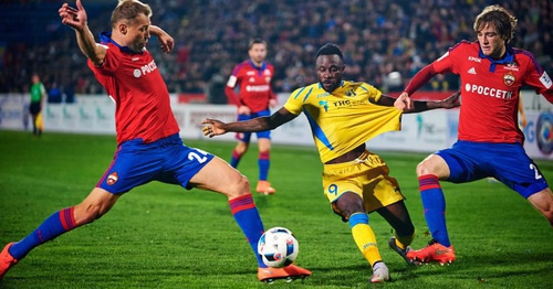Kanga, a player of the "Rostov" Football Club (in the yellow uniform), fights for the ball with the footballists of the CSKA FC, the man rival of "Rostov" in the football championship of Russia. Photo: http://www.fc-rostov.ru/media/gallery/25395/album#19 Kanga, a player of the "Rostov" Football Club (in the yellow uniform), fights for the ball with the footballists of the CSKA FC, the man rival of "Rostov" in the football championship of Russia. Photo: http://www.fc-rostov.ru/media/gallery/25395/album#19