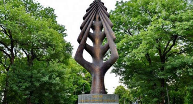 The monument to victims of the Caucasian War in Nalchik. Photo: Anzor Daur http://onkavkaz.com/news/846-pamjatnik-zhertvam-kavkazskoi-voiny-oskvernen-v-nalchike.html The monument to victims of the Caucasian War in Nalchik. Photo: Anzor Daur http://onkavkaz.com/news/846-pamjatnik-zhertvam-kavkazskoi-voiny-oskvernen-v-nalchike.html