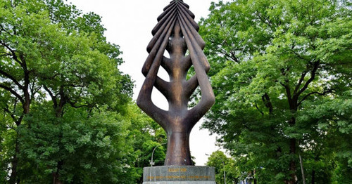 The monument to victims of the Caucasian War in Nalchik. Photo: Anzor Daur http://onkavkaz.com/news/846-pamjatnik-zhertvam-kavkazskoi-voiny-oskvernen-v-nalchike.html The monument to victims of the Caucasian War in Nalchik. Photo: Anzor Daur http://onkavkaz.com/news/846-pamjatnik-zhertvam-kavkazskoi-voiny-oskvernen-v-nalchike.html