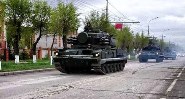 Military machines in the streets of Volgograd. Photo http://newsinten.ru/novosti-volgograda/po-ulicam-volgograda-proshla-tyazhelaya-voennaya-texnika-razrushaya-asfalt.html Military machines in the streets of Volgograd. Photo http://newsinten.ru/novosti-volgograda/po-ulicam-volgograda-proshla-tyazhelaya-voennaya-texnika-razrushaya-asfalt.html
