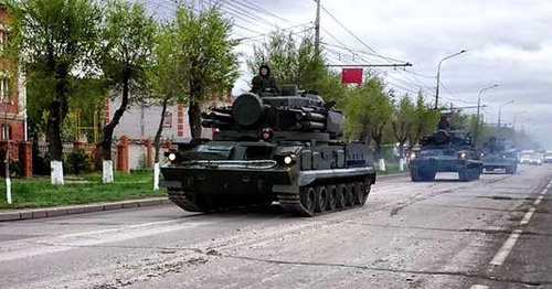Military machines in the streets of Volgograd. Photo http://newsinten.ru/novosti-volgograda/po-ulicam-volgograda-proshla-tyazhelaya-voennaya-texnika-razrushaya-asfalt.html Military machines in the streets of Volgograd. Photo http://newsinten.ru/novosti-volgograda/po-ulicam-volgograda-proshla-tyazhelaya-voennaya-texnika-razrushaya-asfalt.html