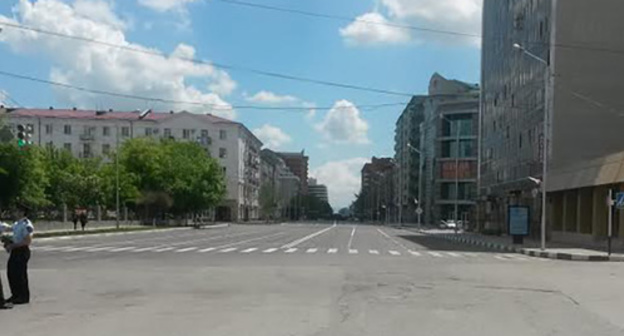 Lorsanov street in centre of Grozny. Photo by Nikolai Petrov for the ‘Caucasian Knot’. Lorsanov street in centre of Grozny. Photo by Nikolai Petrov for the ‘Caucasian Knot’.