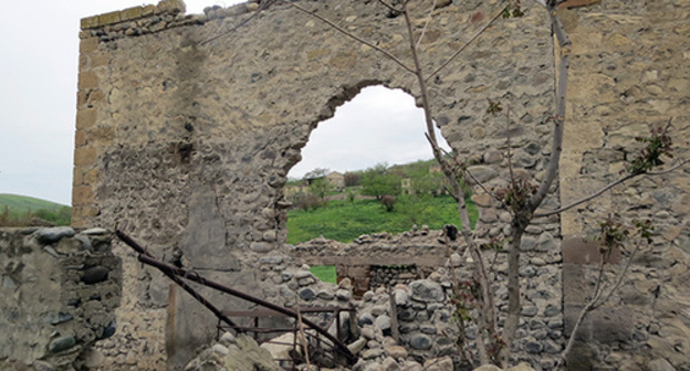 Debris of house in Talysh village, located 3 km from contact line with Azerbaijan. Photo by Alvard Grigoryan for the ‘Caucasian Knot’.  