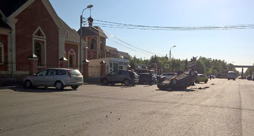 Several cars parked near the entrance to the cemetery were smashed and turned upside down during the brawl. Photo: https://petrovka38.ru/news/item/7782137/ Several cars parked near the entrance to the cemetery were smashed and turned upside down during the brawl. Photo: https://petrovka38.ru/news/item/7782137/