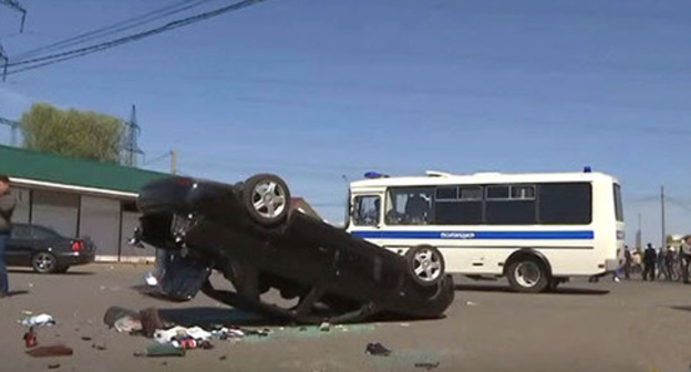 After the mass fight at the Khovanskoye cemetery. Moscow, May 14, 2016. Screenshot of a video by the user POLICE not TV https://www.youtube.com/watch?v=6tAxdLFeGms After the mass fight at the Khovanskoye cemetery. Moscow, May 14, 2016. Screenshot of a video by the user POLICE not TV https://www.youtube.com/watch?v=6tAxdLFeGms