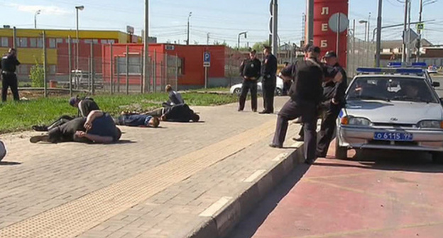 Detention after a mass fight which occurred at the Khovanskoye cemetery. Photo: http://www.newsfederation.ru/?p=5113 Detention after a mass fight which occurred at the Khovanskoye cemetery. Photo: http://www.newsfederation.ru/?p=5113