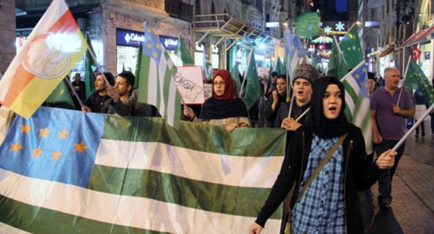 The march involved Circassians, Adygs, Abkhazians, Vainakhs, Ossetians, and Crimean Tatars. Istanbul, May 21, 2016. Photo by Magomed Tuayev for the ‘Caucasian Knot’. The march involved Circassians, Adygs, Abkhazians, Vainakhs, Ossetians, and Crimean Tatars. Istanbul, May 21, 2016. Photo by Magomed Tuayev for the ‘Caucasian Knot’.