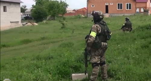 Law enforcer during CTO in Ingushetia. Photo: http://nac.gov.ru/kontrterroristicheskie-operacii/v-ingushetii-presechena-deyatelnost.html Law enforcer during CTO in Ingushetia. Photo: http://nac.gov.ru/kontrterroristicheskie-operacii/v-ingushetii-presechena-deyatelnost.html