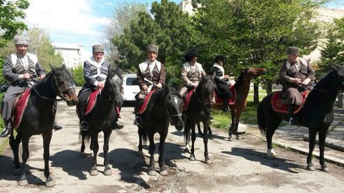 Horsemen in national costumes. Photo by Kemal Urusov and Artur Boicharov for the ‘Caucasian Knot’. Horsemen in national costumes. Photo by Kemal Urusov and Artur Boicharov for the ‘Caucasian Knot’.