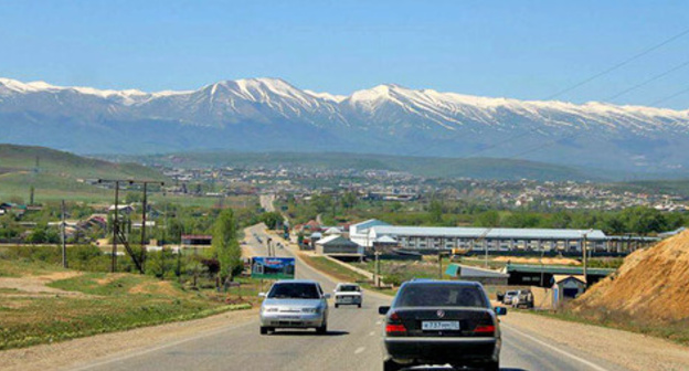 On the way to Buynaksk. Photo: Shamil Shangereev, http://odnoselchane.ru On the way to Buynaksk. Photo: Shamil Shangereev, http://odnoselchane.ru