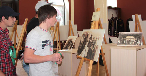 Visitors at the exhibition "Circassian Theatre. Revived Album", Nalchik, May 23, 2016. Photo by Lyudmila Maratova for the ‘Caucasian Knot’. Visitors at the exhibition "Circassian Theatre. Revived Album", Nalchik, May 23, 2016. Photo by Lyudmila Maratova for the ‘Caucasian Knot’.