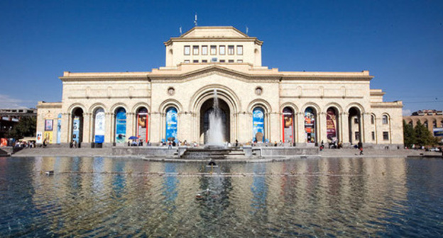 "Singing Fountains" in Republic Square in Yerevan. Photo: EvgenyGenkin https://ru.wikipedia.org/ "Singing Fountains" in Republic Square in Yerevan. Photo: EvgenyGenkin https://ru.wikipedia.org/