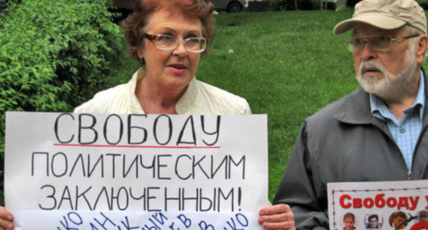 Participants of the rally in support of political prisoners in Rostov-on-Don, May 6, 2015. Photo by Konstantin Volgin for the ‘Caucasian Knot’. Participants of the rally in support of political prisoners in Rostov-on-Don, May 6, 2015. Photo by Konstantin Volgin for the ‘Caucasian Knot’.